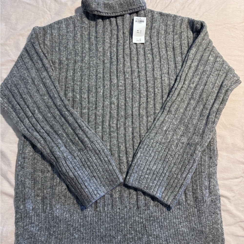 Abercrombie & Fitch Light Gray Knit Sweater